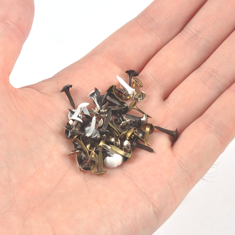 100 Pezzi Mini Brads in Metall - Embellishments For Scrapbooking recensione e prezzo
