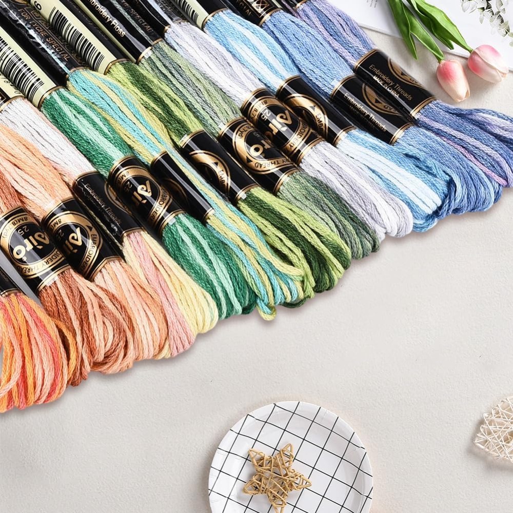 12 Gomitoli 105 Iarde Filo da  - Embroidery Embellishments recensione e prezzo