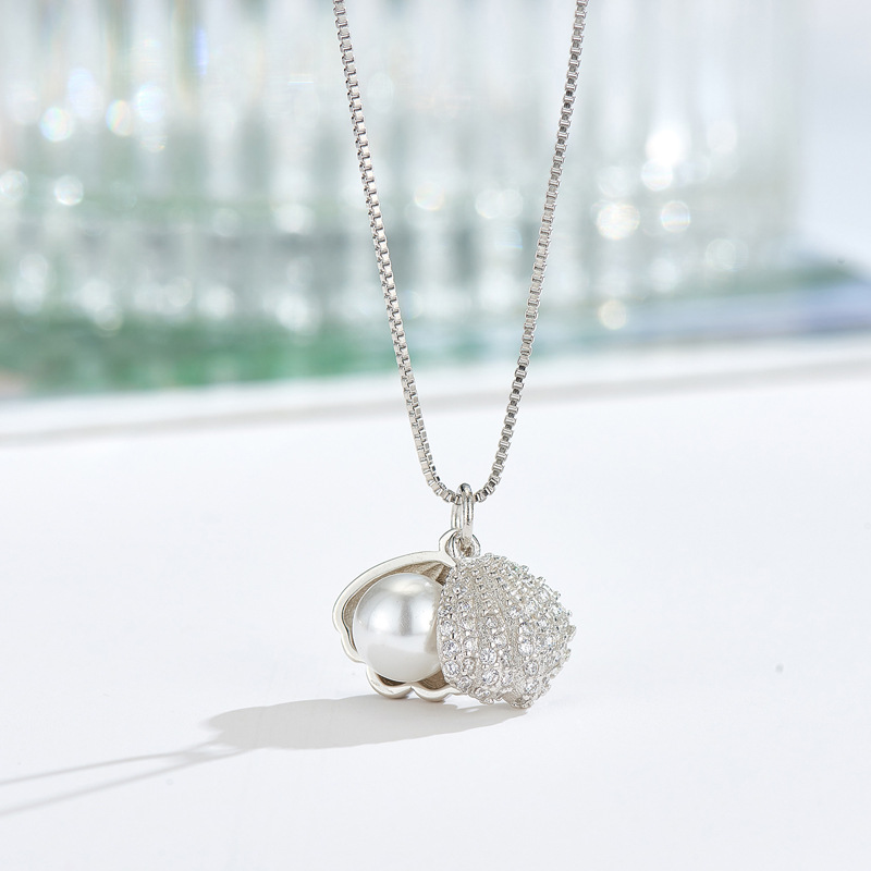 Popolare collana girocollo di  - Pearl Trim Chain recensione e prezzo