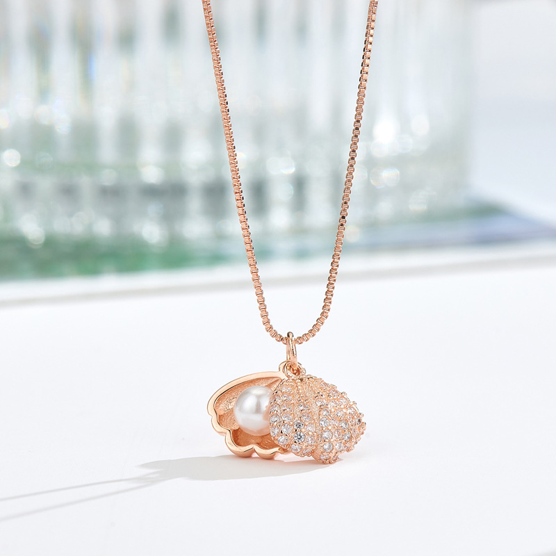 Popolare collana girocollo di  - Pearl Trim Chain recensione e prezzo