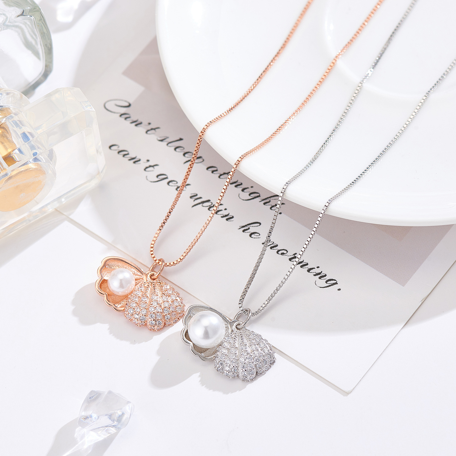 Popolare collana girocollo di  - Pearl Trim Chain recensione e prezzo
